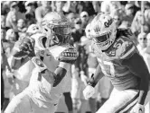  ?? JOHN RAOUX/ASSOCIATED PRESS ?? FSU QB James Blackman (1) looks for a receiver as he evades UF’s Elijah Conliffe Saturday in Gainesvill­e.