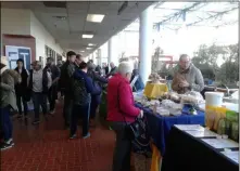  ?? MELISSA SCHUMAN - MEDIANEWS GROUP FILE ?? The busy second floor of the Winter Farmers’ Market inside the Troy Atrium.