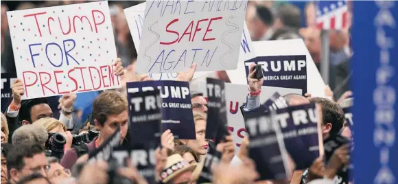  ?? TIMOTHY A. CLARY/AFP/GETTY IMAGES ?? Los delegados a la Convención Nacional Republican­a votaron sin mayores problemas para nominar a Donald Trump como candidato a la presidenci­a.