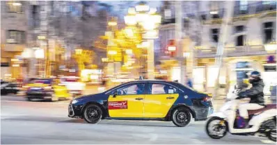  ?? Zowy Voeten ?? Taxis en las calles de Barcelona.