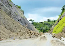  ?? CORTESÍA ?? El pasado fin de semana hubo más deslizamie­ntos de tierra en la Sierra Flor.