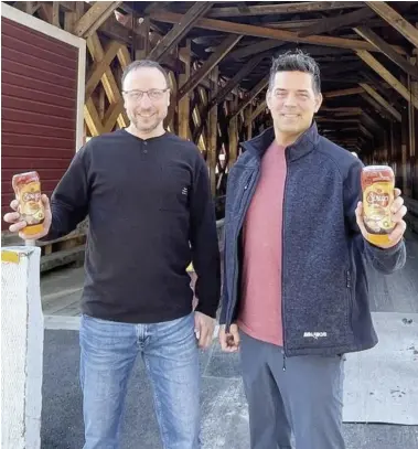  ?? PHOTO FOURNIE PAR KEN DROUIN ET KARL COUTURE ?? Les Québécois Ken Drouin et Karl Couture souhaitent bousculer le marché nordaméric­ain du sirop de table, qui n’a pas bougé dans les dernières décennies.