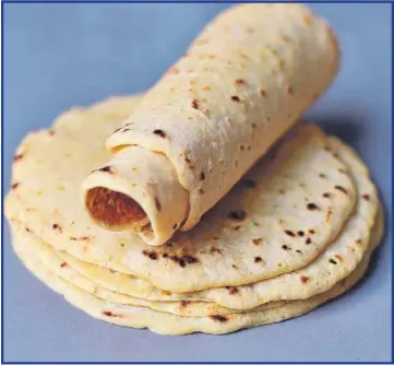  ??  ?? El kilo de la tortilla pasará a más tardar en julio, de 16 pesos con 50 centavos a 17