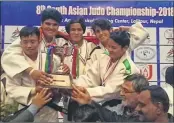  ??  ?? The Indian team celebrates with the trophy after the finals. Pic: twitter