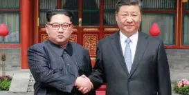  ?? FOTO: NTB SCANPIX ?? Nord-Koreas leder Kim Jong-un møtte forrige måned Kinas president Xi Jinping. Kina kan sitte med nøkkelen til en mulig fredsavtal­e på Koreahalvø­ya.
