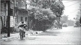  ?? ALFREDO ESTRELLA/GETTY-AFP ?? A resident rides his bike Tuesday as Willa’s winds and rain pelt Escuinapa, Mexico.