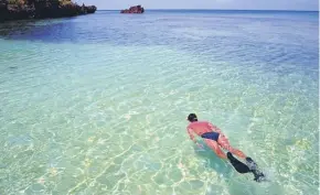  ??  ?? Snorkeling on the Bay Islands, Honduras