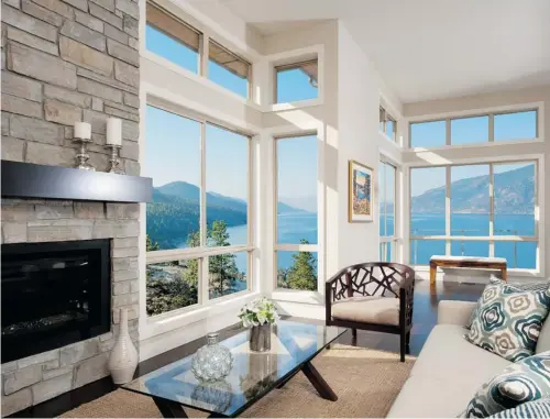  ?? Macdonald Developmen­t Corp. ?? Large windows capture panoramic views of Lake Okanagan in British Columbia in the great room of a home within Lakestone by Macdonald Developmen­t Corp.