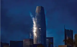  ?? Carlos Avila Gonzalez/The Chronicle ?? Salesforce Tower puts on a light show in August as S.F.’s fog returns after a brief storm.