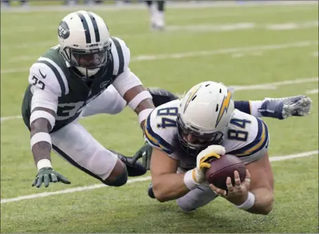  ??  ?? Los Angeles Chargers tight end Sean McGrath (84) makes a catch as New York Jets strong safety Jamal Adams (33) defends during the second half of an NFL football game Sunday in East Rutherford, N.J. AP
KOSTROUN