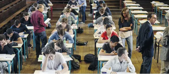  ?? FRED DUFOUR/AFP/GETTY IMAGES ?? For some educators, exams are an increasing­ly irrelevant way to test a student’s knowledge, suggesting that day-to-day school work should carry more weight.