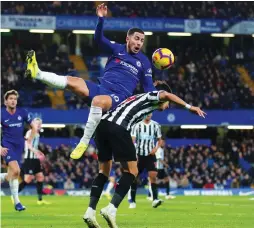  ?? (Reuters) ?? CHELSEA FORWARD Eden Hazard (left) vies for the ball against Newcastle United’s Ayoze Perez during the Blues’ 2-1 home victory on Saturday in Premier League action at Stamford Bridge.