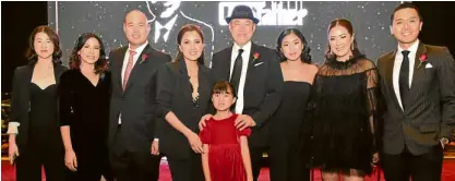  ??  ?? Felix and Grace Ang with family: (from left) KD Ang, Abi Ang, Auto Nation Group COO Frankie Ang, Gia Ang, Alexa Ang, Patty Ang-almeda and Miguel Antonio Almeda