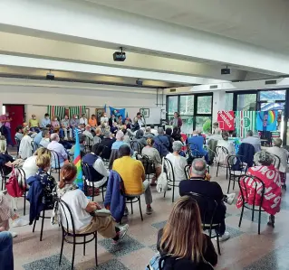  ??  ?? A San Bartolo a Cintoia
Il vertice di ieri mattina alla casa del popolo tra i delegati sindacali del sistema sanitario toscano