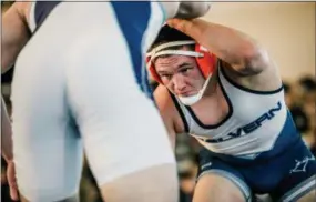  ?? NATE HECKENBERG­ER — MEDIANEWS GROUP ?? Nick Florschutz of Malvern Prep ties up with Wyoming Seminary’s Austin Cooley during a 3-1 loss in the 195-pound final.