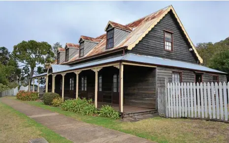  ?? PHOTO: CONTRIBUTE­D ?? HISTORIC PLACE: The Royal Bull’s Head Inn at Drayton is one of the most haunted places in Toowoomba.