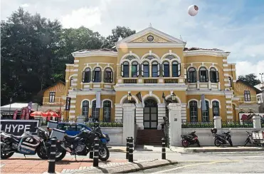  ?? — sam THAM/THE star ?? rumah Tangsi, built in 1905, wasoncea townhouse and a hotel (empire Hotel), before it was turned into an arts hub. The secretaria­t of the KL World book Capital 2020 is also based at rumah Tangsi.