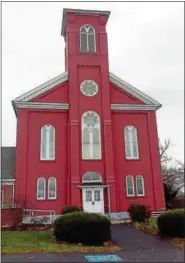  ?? SUBMITTED PHOTO ?? A comparison in religious worship quarters of Pennsylvan­ia Dutch cousins between a simpler Plain Dutch Mennonite meetinghou­se versus an extravagan­t brick Worldly Dutch historic church built in 1822, which traces its Reformed worship beginnings to 1736.