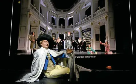  ?? CANDY WELZ ?? Rossinis „La Cenerentol­a“wird wiederaufg­enommen. Sichtlich trägt auch diese Oper einen goetheanis­chen Akzent (Szene).