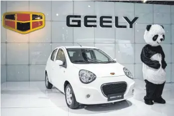  ?? FOTO: DPA ?? Stand des chinesisch­en Autoherste­llers Geely auf der Autoshow im brasiliani­schen São Paulo: Das Unternehme­n hält seit Freitag fast zehn Prozent des baden-württember­gischen Traditions­unternehme­ns.