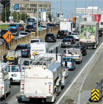  ?? PHOTO CHANTAL POIRIER ?? Il a fallu 1 h 40 pour se rendre de Saint-Mathieu-de-Beloeil à la sortie du tunnel La Fontaine, hier vers 11 h.