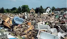  ??  ?? Macerie
Resti delle alluvioni ad Arloff, un villaggio nel distretto di Euskirchen