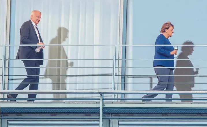  ?? Foto: Paul Zinken, dpa ?? Bereits beim Treffen von Angela Merkel und Horst Seehofer am Samstag im Berliner Kanzleramt zeichnete sich ab, dass es noch immer keine Einigung zwischen CSU und CDU im Asylkonfli­kt geben wird.