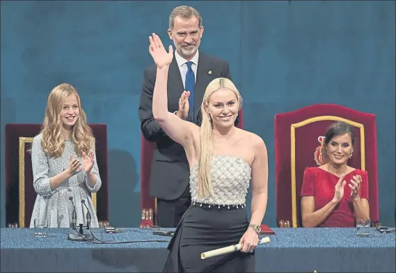  ?? FOTO: GETTY ?? Lindsey Vonn, tras recoger de manos de la Infanta Leonor el Premio Princesa de Asturias de los Deportes en un Teatro Campoamor que le dedicó un sonoro aplauso