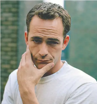  ?? THE ASSOCIATED PRESS/FILES ?? The late Luke Perry was a doer of good deeds who spent time with dying fans and unhoused people, writes author Margaret Wappler. He could calm strangers' crying babies. “He seemed pure.”
