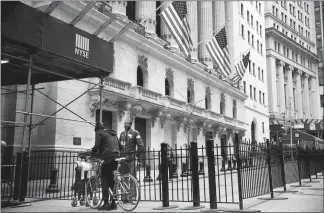  ?? SAM HODGSON / THE NEW YORK TIMES ?? The New York Stock Exchange in Manhattan is pictured earlier this year. Regulators are considerin­g a plan to relax a rule adopted in the wake of the financial crisis, but not all policymake­rs are backing the rollback.