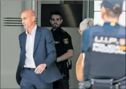  ?? ?? Luis Rubiales, a su salida del juzgado tras declarar.