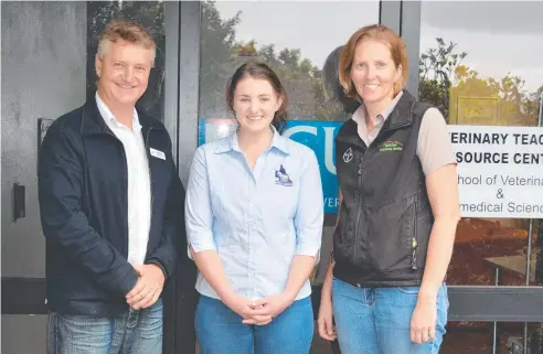  ??  ?? BURSARY AWARDED: JCU veterinary student Amy Bevan (centre) with Tablelands Regional Councillor Dave Bilney and Tamara Olley of Tableland Veterinary Service, when she received the $1000 bursary towards her studies.