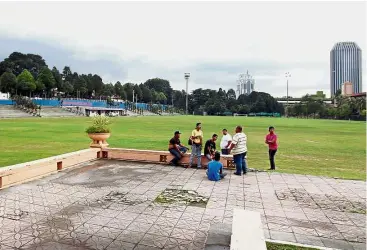  ??  ?? Controvers­ial venue: A group of youths relaxing at Padang Timur where Pakatan plans to hold tomorrow’s rally.