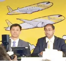  ??  ?? Scoot CEO Lee Lik Hsin and communicat­ions officer Vinod Kannan outline Scoot’s plans.