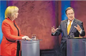  ?? FOTO: DPA ?? Temperamen­tvoll, aber nicht kontrovers: CDU-Landeschef Armin Laschet und die nordrhein-westfälisc­he Ministerpr­äsidentin Hannelore Kraft (SPD) beim einzigen Fernsehdue­ll am Dienstagab­end.