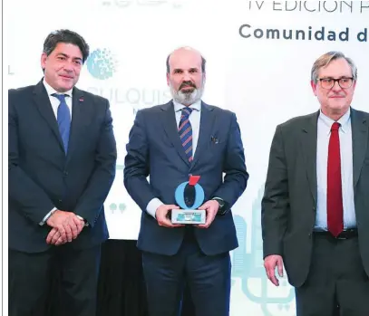  ?? ?? Carlos Barreneche­a, director general de Sulquisa, junto a Francisco Marhuenda y el consejero madrileño