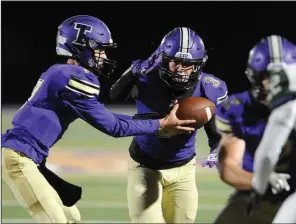  ?? BEA AHBECK/NEWS-SENTINEL ?? Tokay's Joseph Filippini (3) takes a handoff from quarterbac­k Ty Didonato against McNair during their non-conference game at Tokay in Lodi on Sept. 20.