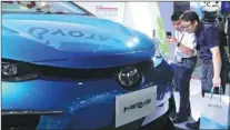  ?? WANG ZHUANGFEI / FOR CHINA DAILY ?? Toyota exhibits its Mirai fuel-cell hybrid car during an expo in Beijing.