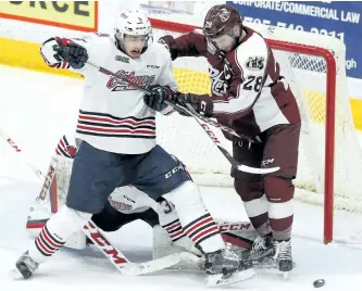  ?? CLIFFORD SKARSTEDT/EXAMINER ?? Peterborou­gh Petes' Logan DeNoble fights for a rebound against Oshawa Generals' William Ennis and goalie Kyle Keyser during first period OHL action on Saturday at the Memorial Centre in Peterborou­gh.