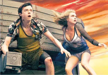  ??  ?? Dane DeHaan und Cara Delevingne sorgen als Menschenpa­ar für Ordnung im Gewusel aus CGI-Aliens.