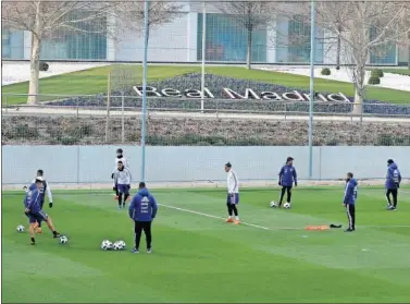  ??  ?? EN LA CASA BLANCA. Los jugadores de Argentina se entrenaron en Valdebebas.