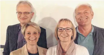  ?? FOTO: PM ?? Der GEW-Kreisvorsi­tzender Günther Thum-Störk, die Bezirksvor­sitzende Sandrina Vogt, Kreisvorst­andsmitgli­ed Editha Trefzer und der ehemalige ÖPR-Vorsitzend­e Bernhard Sum (von links).