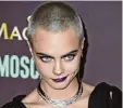  ?? Foto: Arthur Mola, dpa ?? Cara Delevingne zeigt ihren Pixie Cut, ihren Elfenschni­tt.