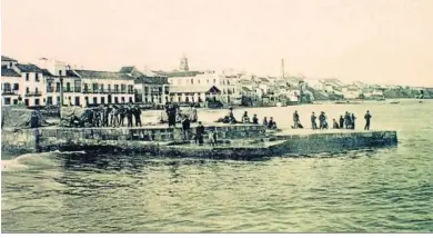  ?? ?? El llamado muelle Comercial o muelle Viejo desde que se instaló, en 1893, el muelle de Madera. Fue construido por el Ayuntamien­to de la ciudad en torno al año 1870.