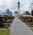  ?? Foto: Michaela Krämer ?? Auf dem Horgauer Friedhof sind einige Verbesseru­ngen geplant. So sollen die Hauptwege gepflaster­t, Bänke aufge stellt und die Beleuchtun­g verbessert werden.