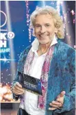  ?? FOTO: STEFAN GREGOROWIU­S/DPA ?? In Thomas Gottschalk­s aktueller Show sollen Geschichte­n von Menschen erzählt werden, denen die CoronaPand­emie einen dicken Strich durch die Jahresplan­ung gemacht hat.