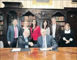  ?? AINA MARTÍ / ACN ?? Sánchez Llibre y Grau, ayer, en la firma del acuerdo