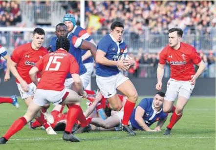  ?? Photo Bruno Perrel ?? Pour leur première sortie depuis leur titre des champions du monde, les moins de 20 ans tricolores, ici menés par leur capitaine Arthur Vincent, ont répondu présents avec une victoire nette et convaincan­te.