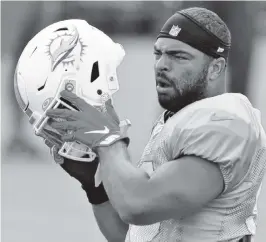  ?? AL DIAZ adiaz@miamiheral­d.com ?? Dolphins linebacker Kyle Van Noy, who was named the AFC’s Defensive Player of the Week after last Sunday’s three-sack game, has beaten the Chiefs in big games.