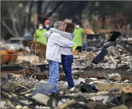  ?? KENT PORTER — THE PRESS DEMOCRAT VIA AP FILE ?? Gordon Easter and Gail Hale embrace at what’s left of their home in Coffey Park in Santa Rosa in October 2017. The neighborho­od was ordered to evacuate again on Sunday.